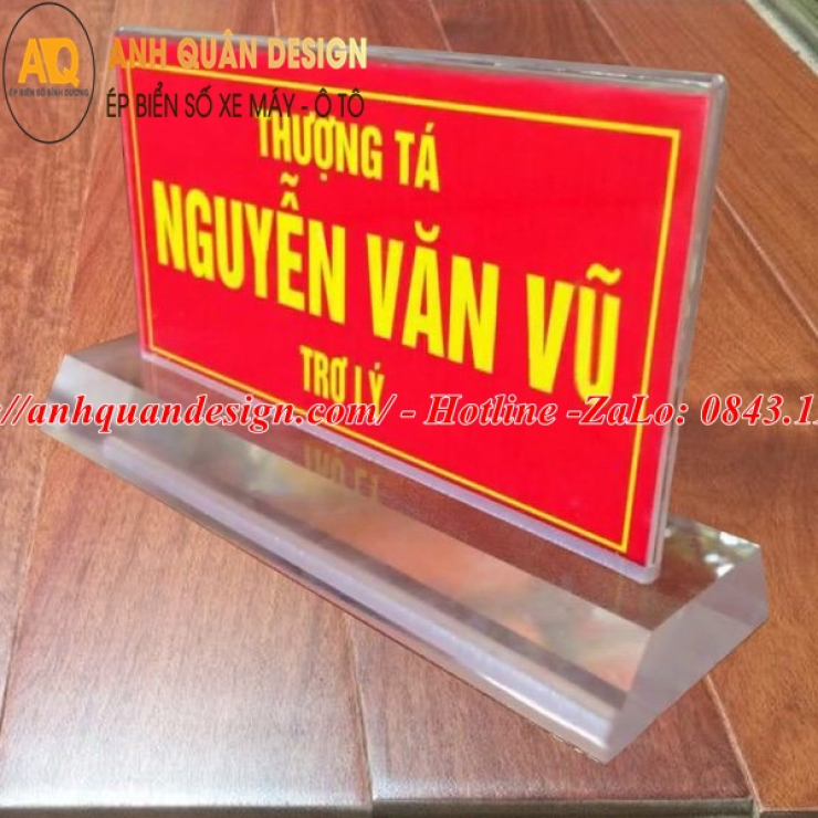 Bảng chức danh để bàn mica