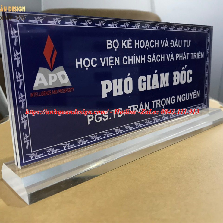 Bảng chức danh để bàn mica