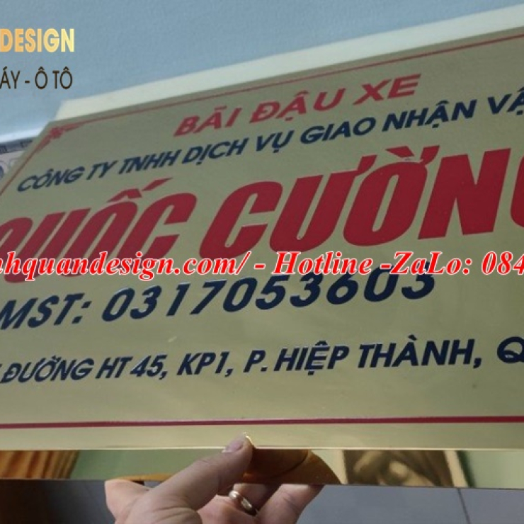 Bảng tên công ty màu vàng