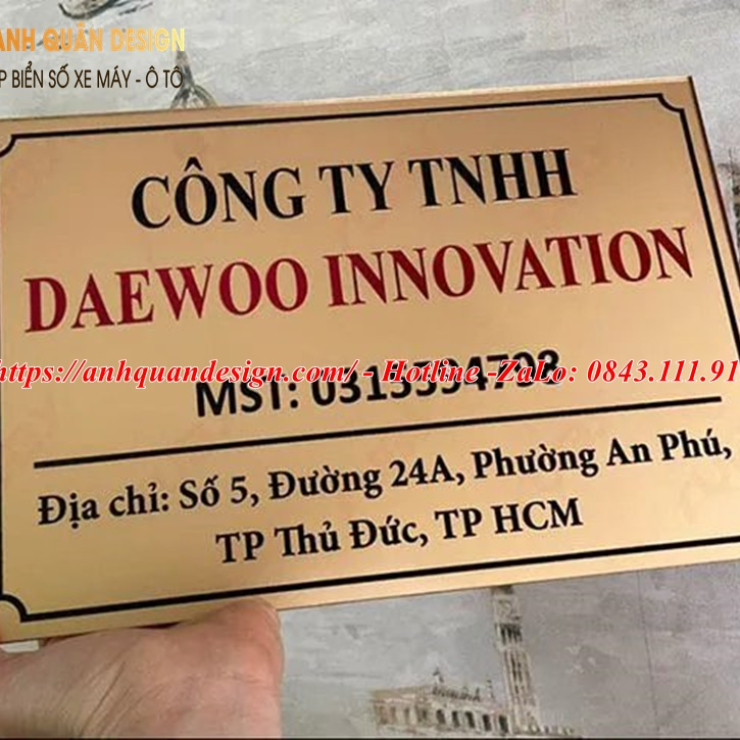 Bảng tên công ty màu vàng