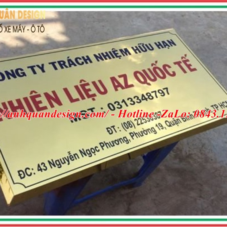 Bảng tên công ty màu vàng