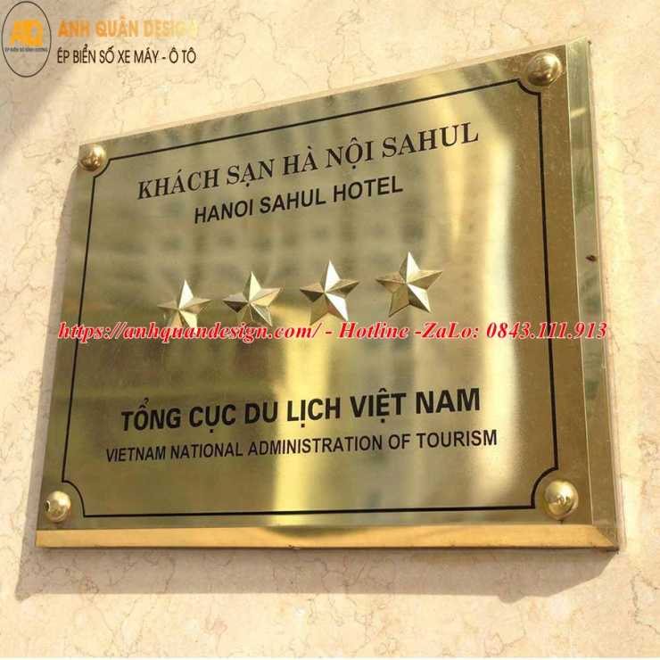 Bảng tên công ty màu vàng