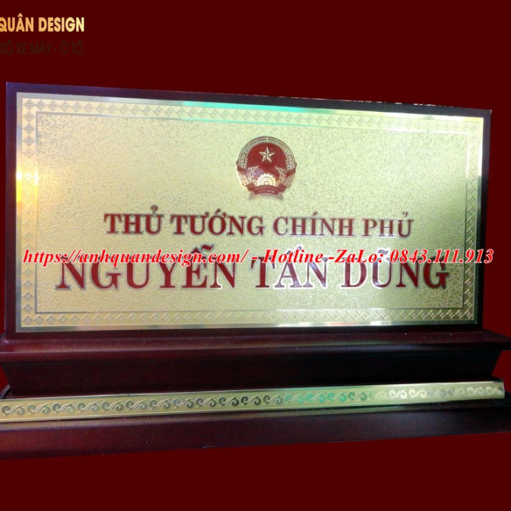 Bảng tên để bàn làm việc