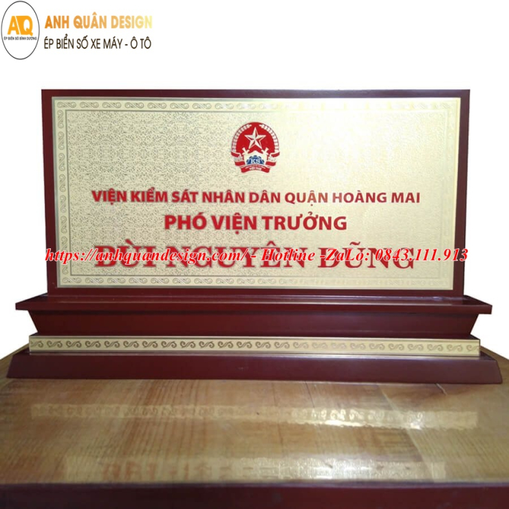 Bảng tên để bàn làm việc