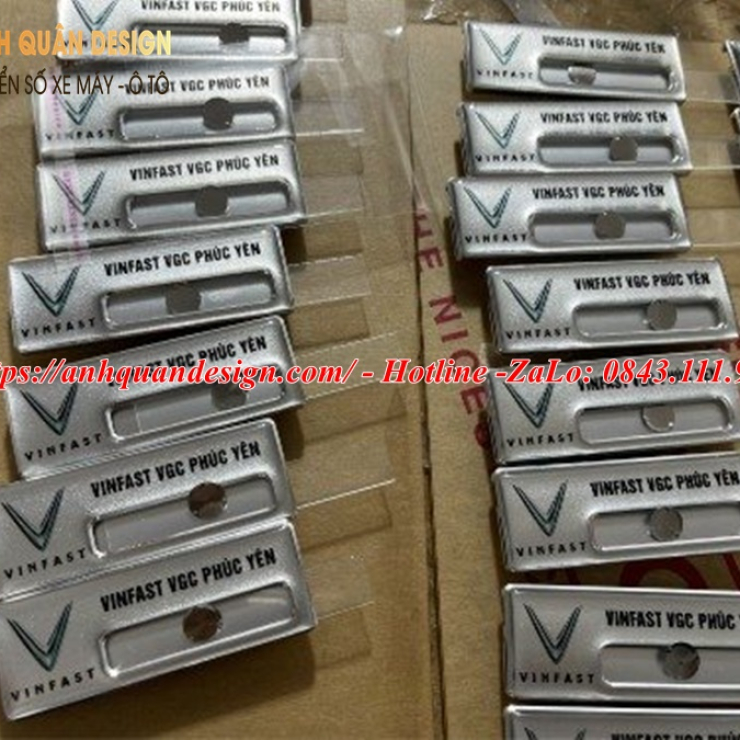 Bảng tên nhân viên công ty