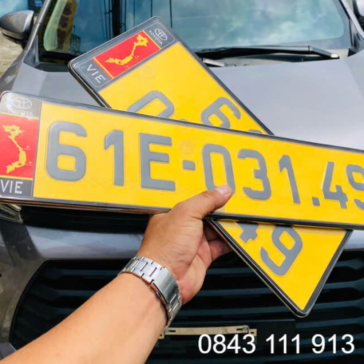 Ép Biển Số Dài Ô Tô Có Cờ Bên Hông