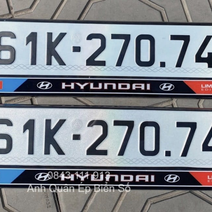 Ép Khung Biển Dài Logo Xe Phong Cách Châu Âu