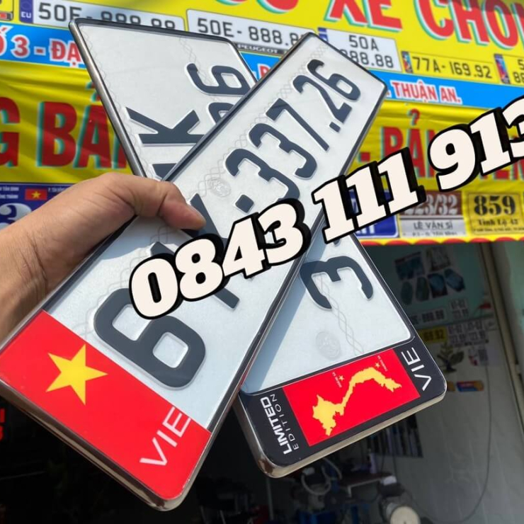 Ép Biển Số Dài Ô Tô Có Cờ Bên Hông