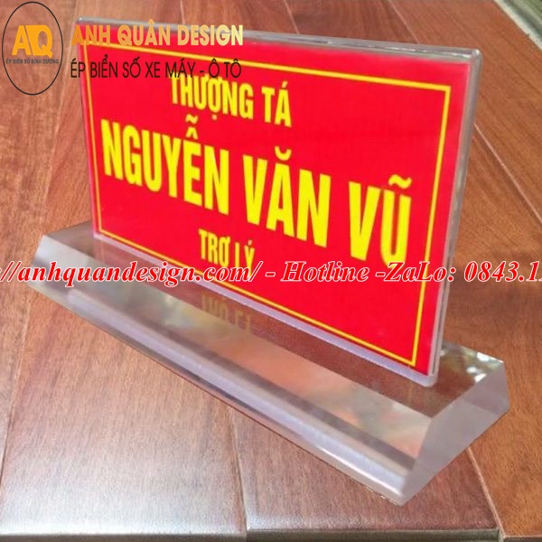 Biển Bảng chức danh để bàn mica
