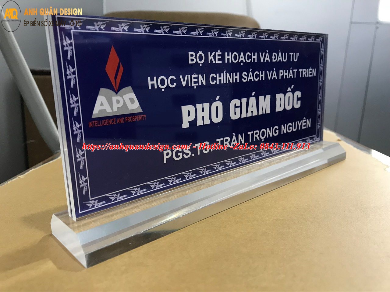 Biển Bảng chức danh để bàn mica