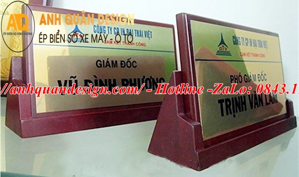 Biển Bảng tên để bàn làm việc