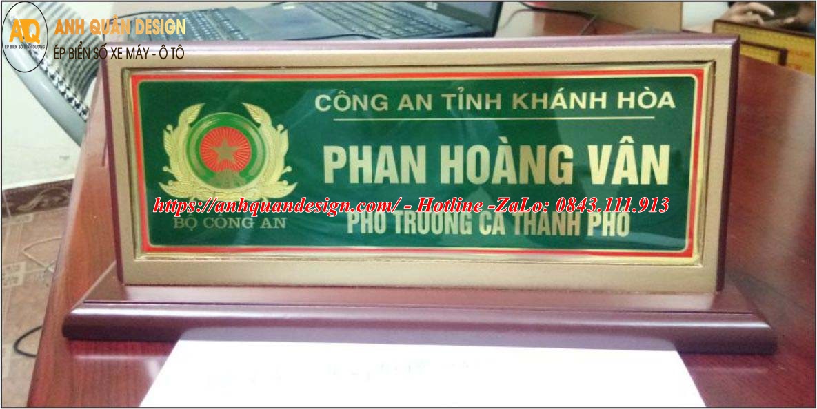 Biển Bảng tên để bàn làm việc