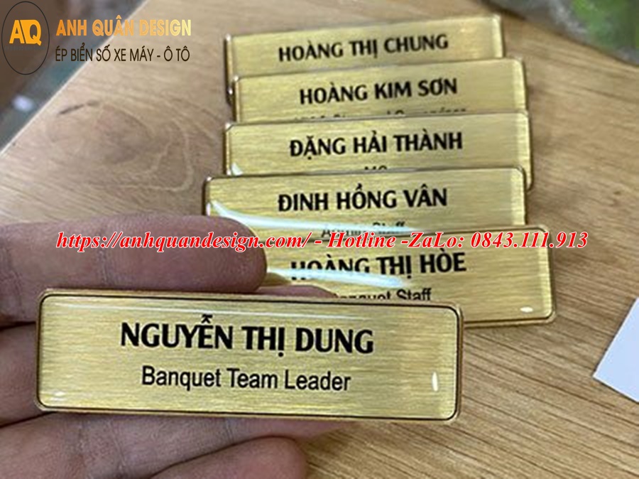 bảng tên nhân viên công ty