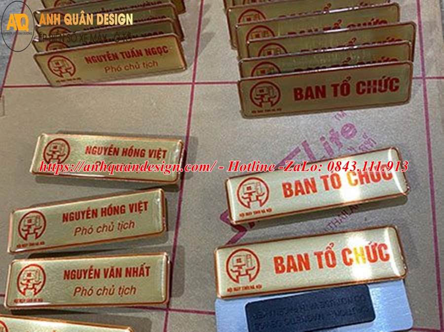 bảng tên nhân viên công ty