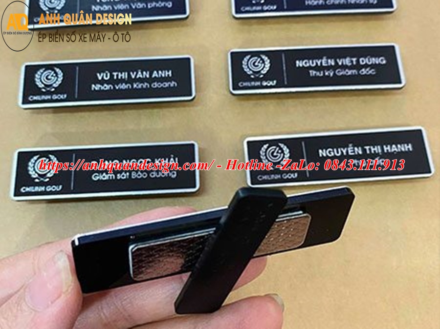 bảng tên nhân viên công ty