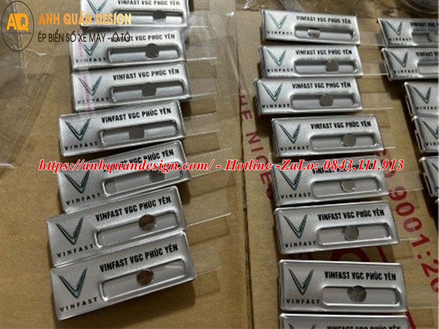 bảng tên nhân viên công ty