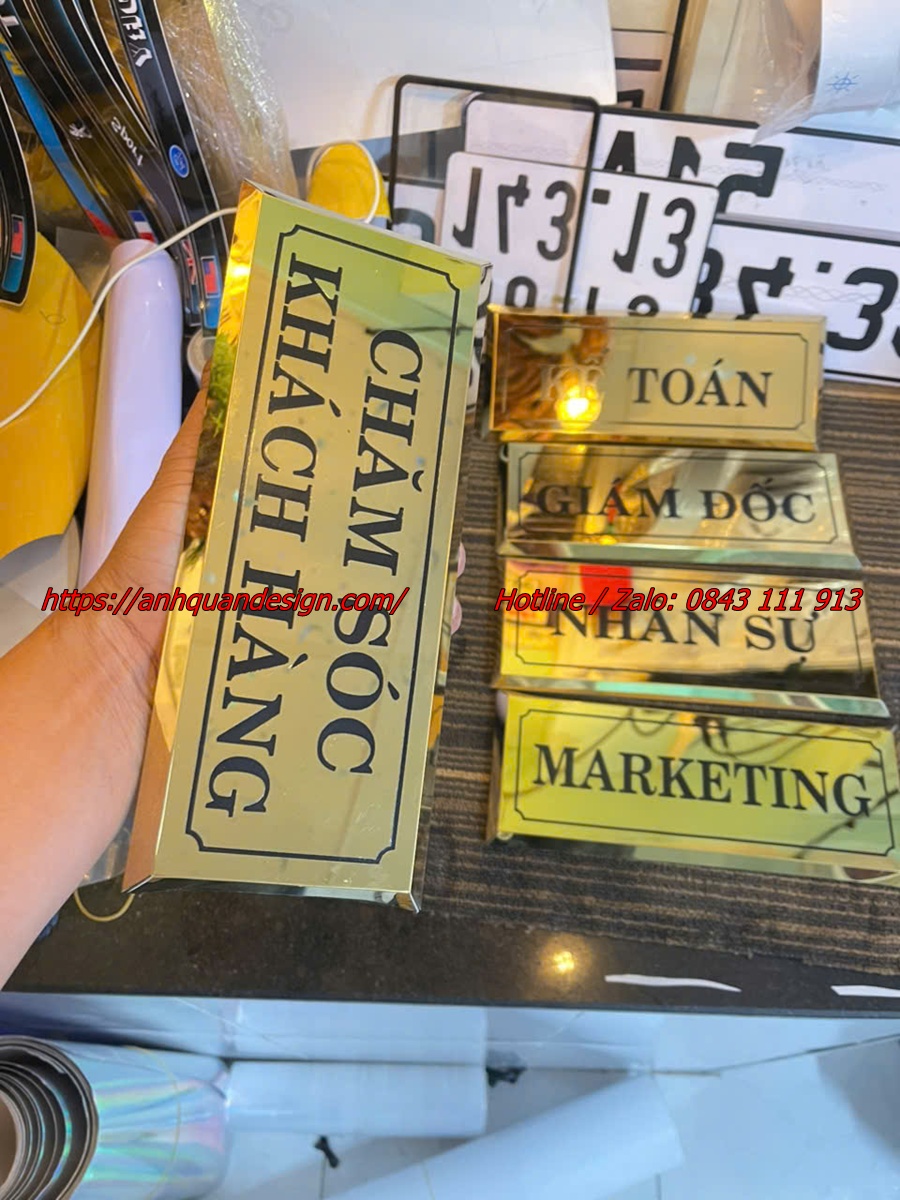 Mẫu biển tên phòng làm việc đẹp; Bảng tên để bàn làm việc