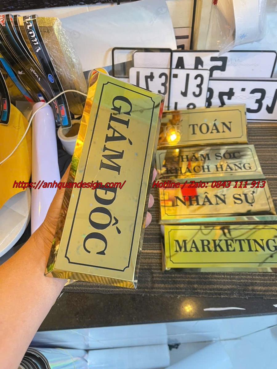 Mẫu biển tên phòng làm việc đẹp; Bảng tên để bàn làm việc