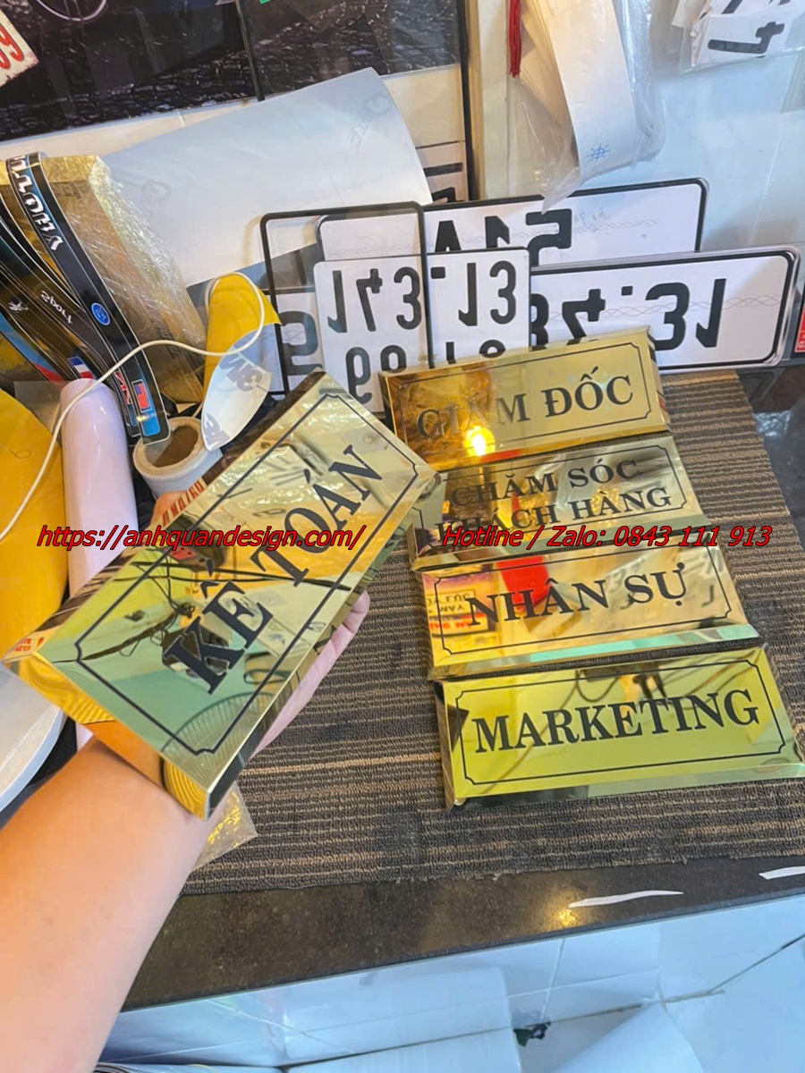 Mẫu biển tên phòng làm việc đẹp; Bảng tên để bàn làm việc