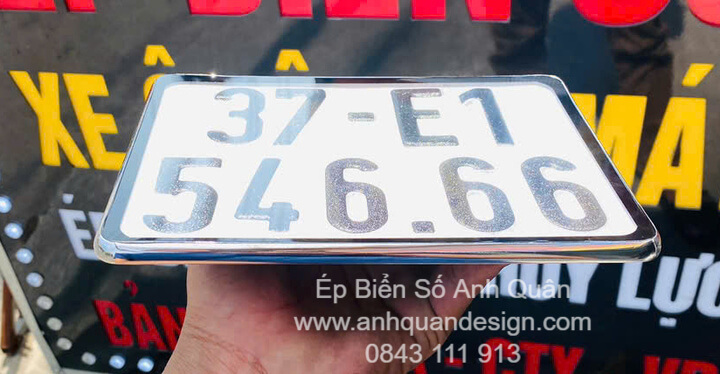 dong-khung-bien-so-xe-may