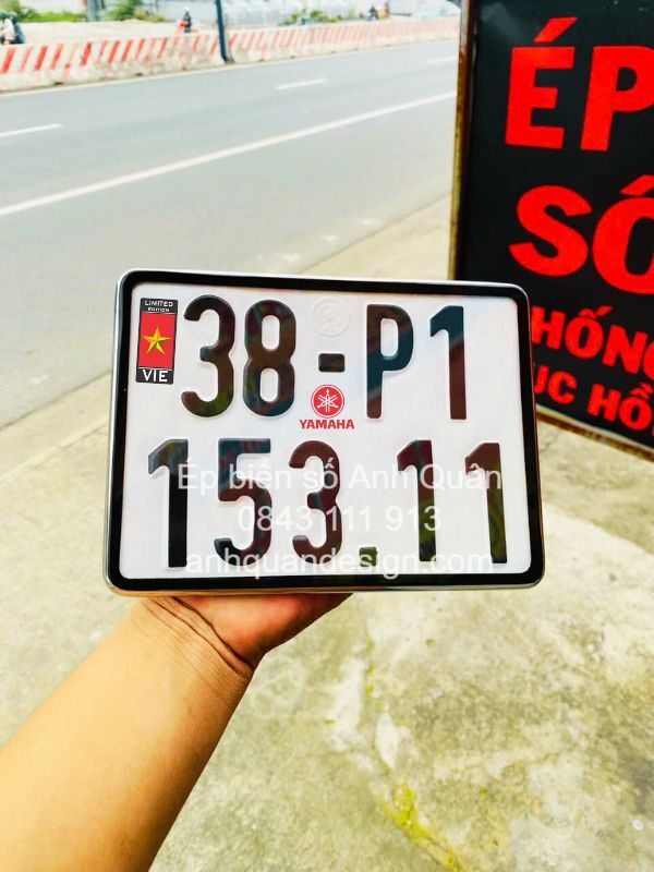 khung-bien-so-yamaha